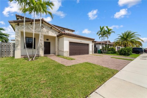 Дом в Майами, Флорида 5 спален, 296.45м2 № 2027452