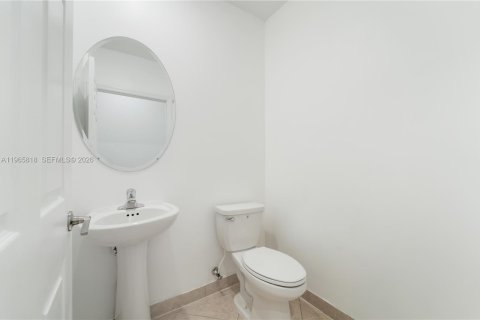 Снять в аренду виллу или дом в Майами, Флорида 5 спален, 296.45м2, № 2027452 - фото 9