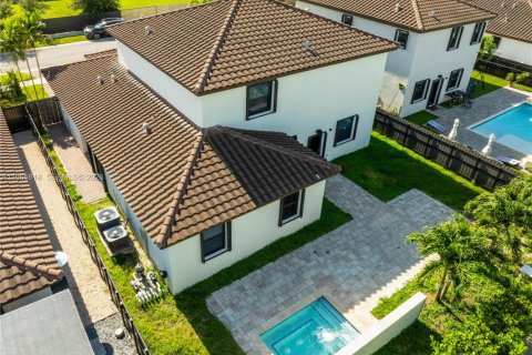 Снять в аренду виллу или дом в Майами, Флорида 5 спален, 296.45м2, № 2027452 - фото 23