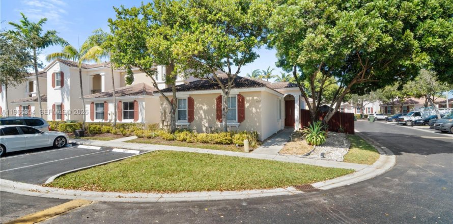 Таунхаус в Хомстед, Флорида 3 спальни, 120.77м2 № 2028394