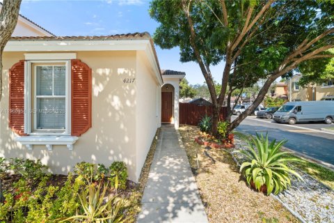 Купить таунхаус в Хомстед, Флорида 3 спальни, 120.77м2, № 2028394 - фото 2