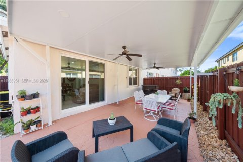 Купить таунхаус в Хомстед, Флорида 3 спальни, 120.77м2, № 2028394 - фото 16