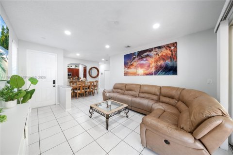 Купить таунхаус в Хомстед, Флорида 3 спальни, 120.77м2, № 2028394 - фото 4