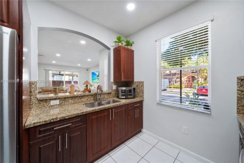 Купить таунхаус в Хомстед, Флорида 3 спальни, 120.77м2, № 2028394 - фото 6