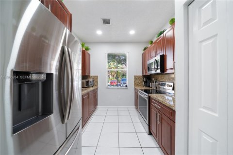 Купить таунхаус в Хомстед, Флорида 3 спальни, 120.77м2, № 2028394 - фото 5