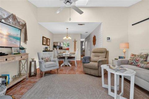Condo in New Smyrna Beach, Florida, 2 bedrooms  № 2149627 - photo 21