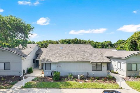 Condo in New Smyrna Beach, Florida, 2 bedrooms  № 2149627