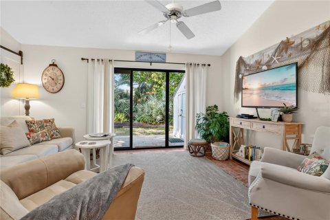 Condo in New Smyrna Beach, Florida, 2 bedrooms  № 2149627 - photo 12