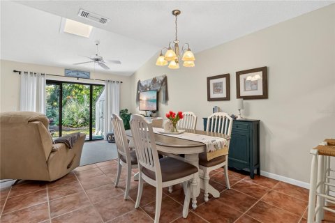 Condo in New Smyrna Beach, Florida, 2 bedrooms  № 2149627 - photo 10