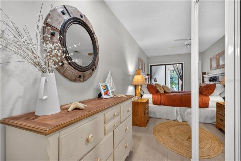 Condo in New Smyrna Beach, Florida, 2 bedrooms  № 2149627 - photo 16