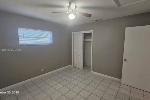 House in Dania Beach, Florida 2 bedrooms, 88.72 sq.m. № 1994732 - photo 8