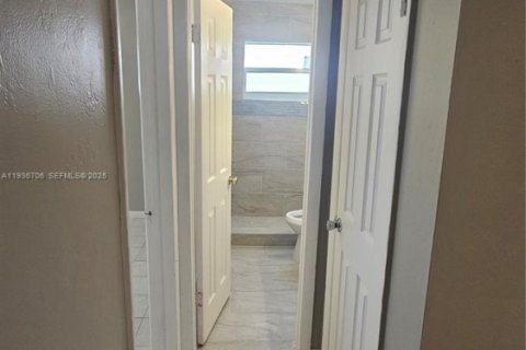 House in Dania Beach, Florida 2 bedrooms, 88.72 sq.m. № 1994732 - photo 7