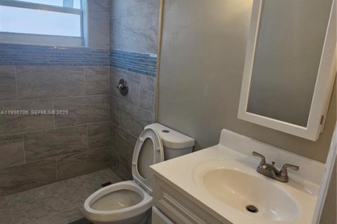 House in Dania Beach, Florida 2 bedrooms, 88.72 sq.m. № 1994732 - photo 10