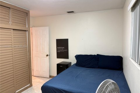 House in Hollywood, Florida 3 bedrooms, 96.62 sq.m. № 2006169 - photo 9