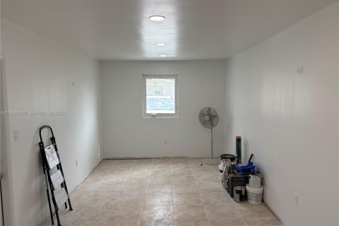 House in Hollywood, Florida 3 bedrooms, 96.62 sq.m. № 2006169 - photo 13