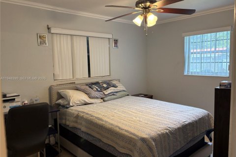 House in Hollywood, Florida 3 bedrooms, 96.62 sq.m. № 2006169 - photo 11