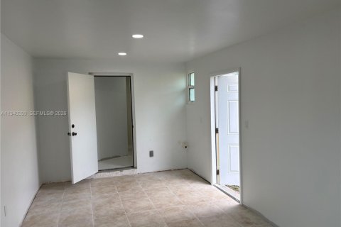 House in Hollywood, Florida 3 bedrooms, 96.62 sq.m. № 2006169 - photo 14