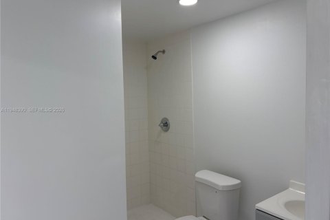 House in Hollywood, Florida 3 bedrooms, 96.62 sq.m. № 2006169 - photo 16