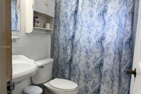 House in Hollywood, Florida 3 bedrooms, 96.62 sq.m. № 2006169 - photo 8