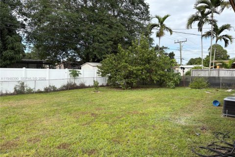 House in Hollywood, Florida 3 bedrooms, 96.62 sq.m. № 2006169 - photo 19