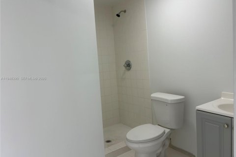 House in Hollywood, Florida 3 bedrooms, 96.62 sq.m. № 2006169 - photo 15