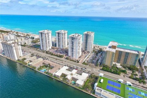 Condominio en venta en Hollywood, Florida, 2 dormitorios, 99.96 m2 № 1986010 - foto 9