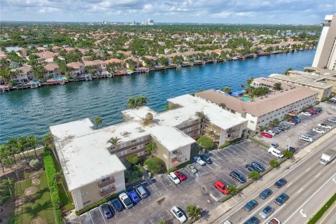 Condominio en venta en Hollywood, Florida, 2 dormitorios, 99.96 m2 № 1986010 - foto 11