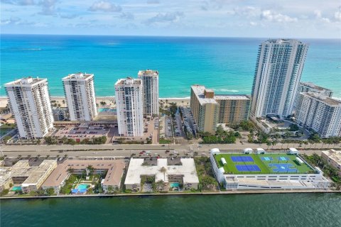 Condominio en venta en Hollywood, Florida, 2 dormitorios, 99.96 m2 № 1986010 - foto 3