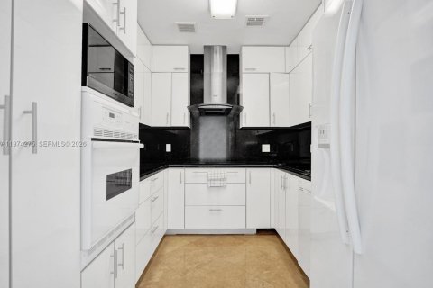 Copropriété à vendre à Miami Beach, Floride: 2 chambres, 138.42 m2 № 2154819 - photo 12
