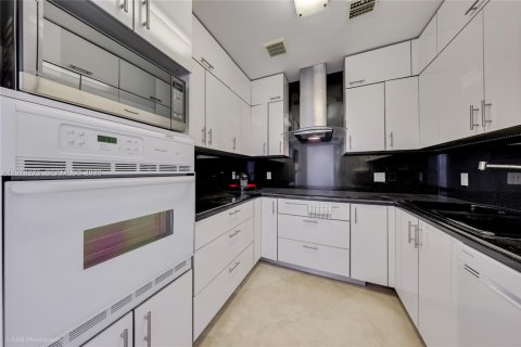 Copropriété à vendre à Miami Beach, Floride: 2 chambres, 138.42 m2 № 2154819 - photo 11