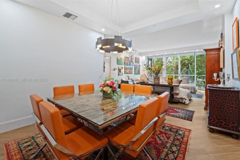 Adosado en venta en Sunny Isles Beach, Florida, 3 dormitorios, 351.17 m2 № 1992316 - foto 11