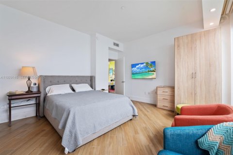 Adosado en venta en Sunny Isles Beach, Florida, 3 dormitorios, 351.17 m2 № 1992316 - foto 29