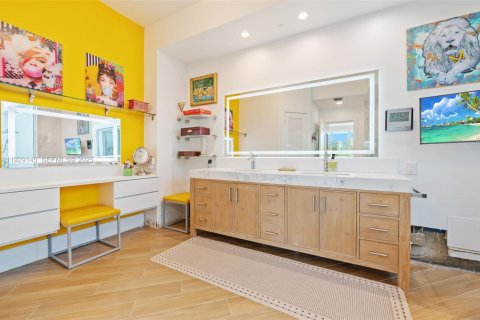 Adosado en venta en Sunny Isles Beach, Florida, 3 dormitorios, 351.17 m2 № 1992316 - foto 25