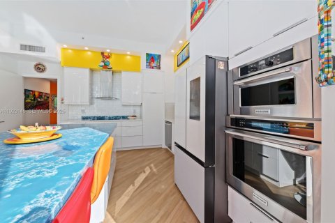 Adosado en venta en Sunny Isles Beach, Florida, 3 dormitorios, 351.17 m2 № 1992316 - foto 14