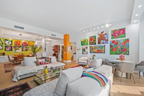 Adosado en venta en Sunny Isles Beach, Florida, 3 dormitorios, 351.17 m2 № 1992316 - foto 9