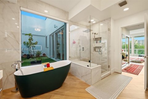 Adosado en venta en Sunny Isles Beach, Florida, 3 dormitorios, 351.17 m2 № 1992316 - foto 24
