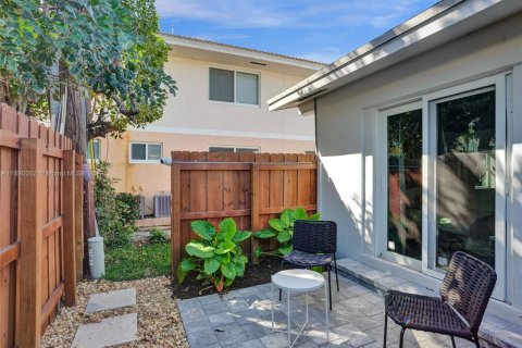 Commercial property in Pompano Beach, Florida № 1433494 - photo 30