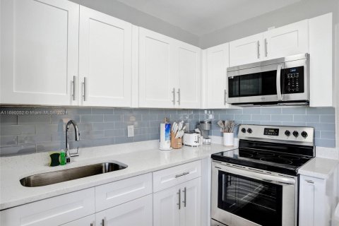 Commercial property in Pompano Beach, Florida № 1433494 - photo 21