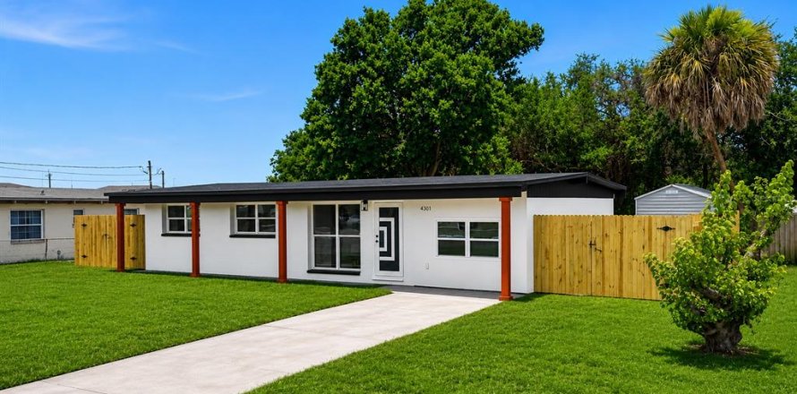 House in Tampa, Florida 3 bedrooms, 107.02 sq.m. № 2151217