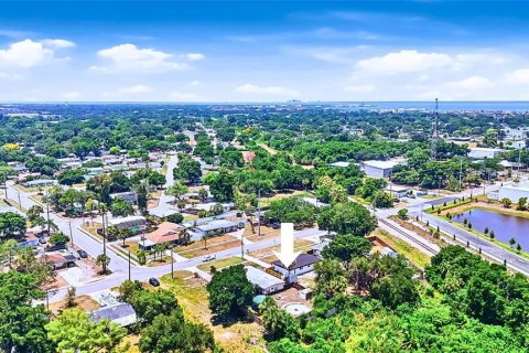 House in Tampa, Florida 3 bedrooms, 107.02 sq.m. № 2151217 - photo 30