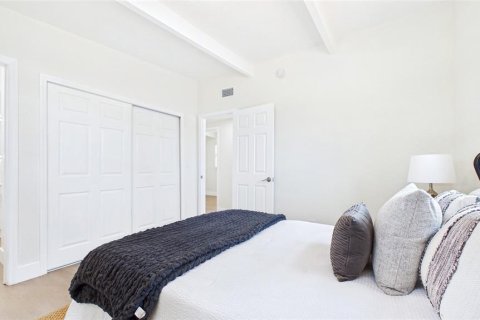 House in Tampa, Florida 3 bedrooms, 107.02 sq.m. № 2151217 - photo 14