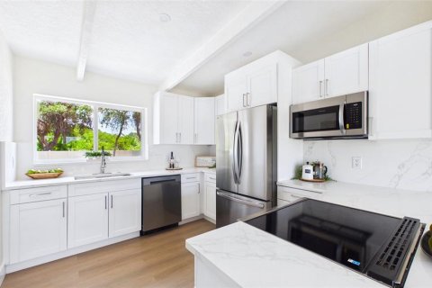 House in Tampa, Florida 3 bedrooms, 107.02 sq.m. № 2151217 - photo 6