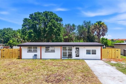 House in Tampa, Florida 3 bedrooms, 107.02 sq.m. № 2151217 - photo 23