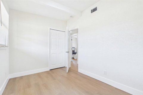 House in Tampa, Florida 3 bedrooms, 107.02 sq.m. № 2151217 - photo 18