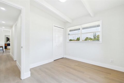 House in Tampa, Florida 3 bedrooms, 107.02 sq.m. № 2151217 - photo 19
