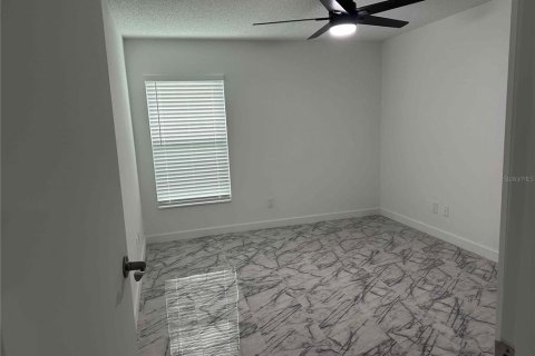 House in Tampa, Florida 4 bedrooms, 175.86 sq.m. № 1525801 - photo 5