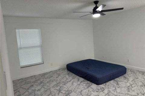 House in Tampa, Florida 4 bedrooms, 175.86 sq.m. № 1525801 - photo 3