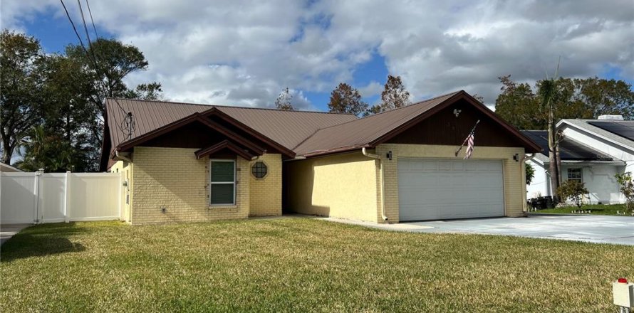 House in Tampa, Florida 4 bedrooms, 175.86 sq.m. № 1525801