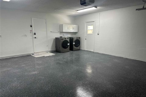 House in Tampa, Florida 4 bedrooms, 175.86 sq.m. № 1525801 - photo 7
