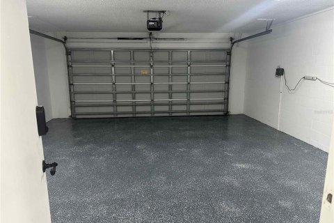 House in Tampa, Florida 4 bedrooms, 175.86 sq.m. № 1525801 - photo 6